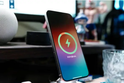 常德苹果15换屏服务分享用什么充电器给iPhone15充电更好 